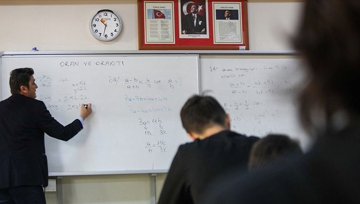 Okullar yarın açık mı? Okulların tatil olduğu iddiasına MEB'den açıklama Okullar yarın açık mı? Okulların tatil olduğu iddiasına MEB'den açıklama