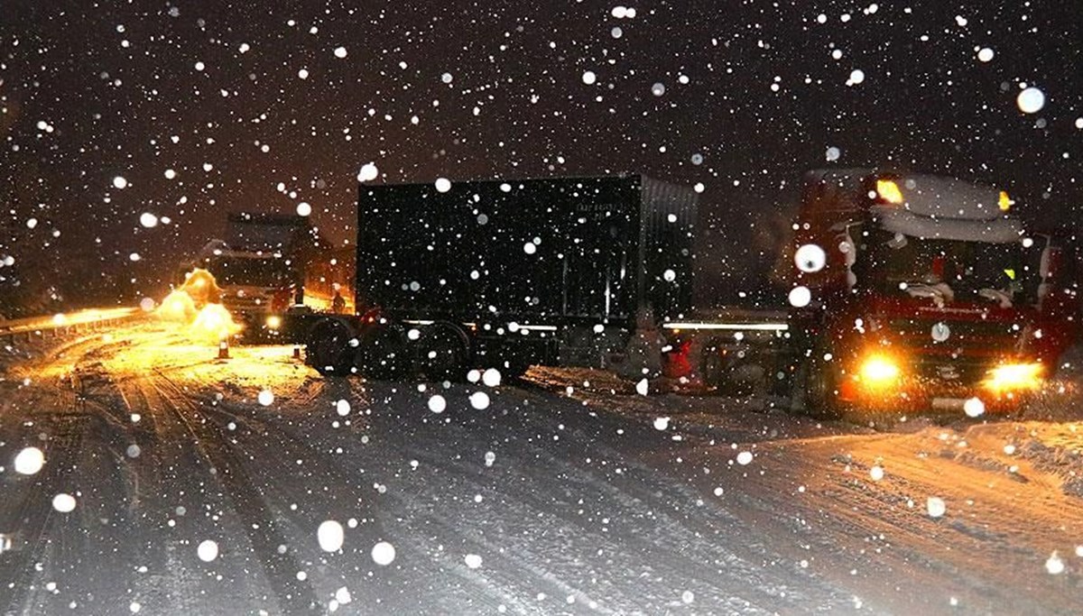 İstanbul-Ankara yolunda ulaşım durdu