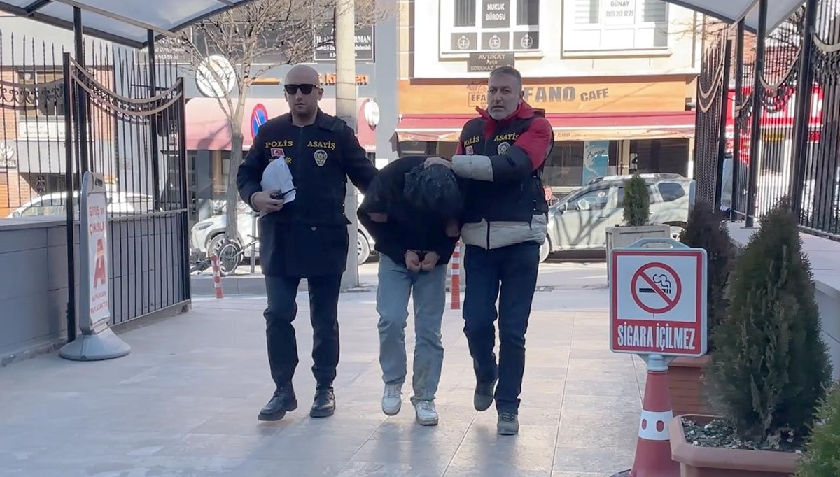 Kendisini polis olarak tanıtıp 2 milyon liralık ziynet çaldı Kendisini polis olarak tanıtıp 2 milyon liralık ziynet çaldı