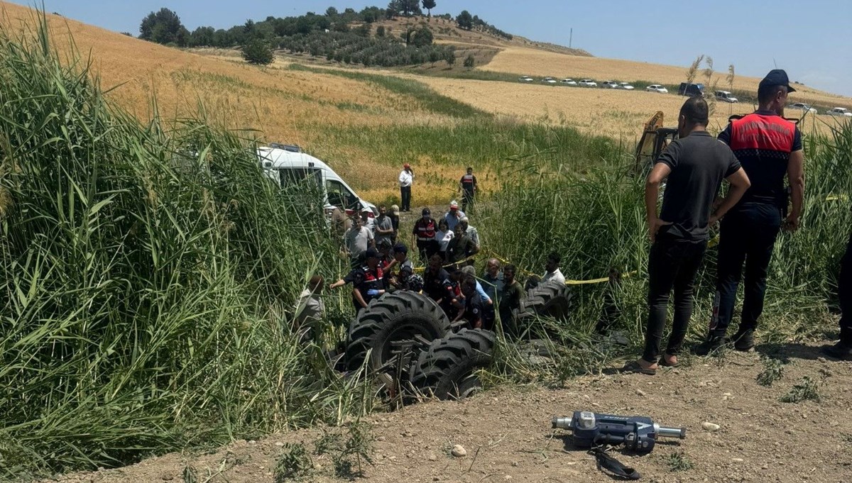 Yangını söndürmek isterken traktörün altında kaldı
