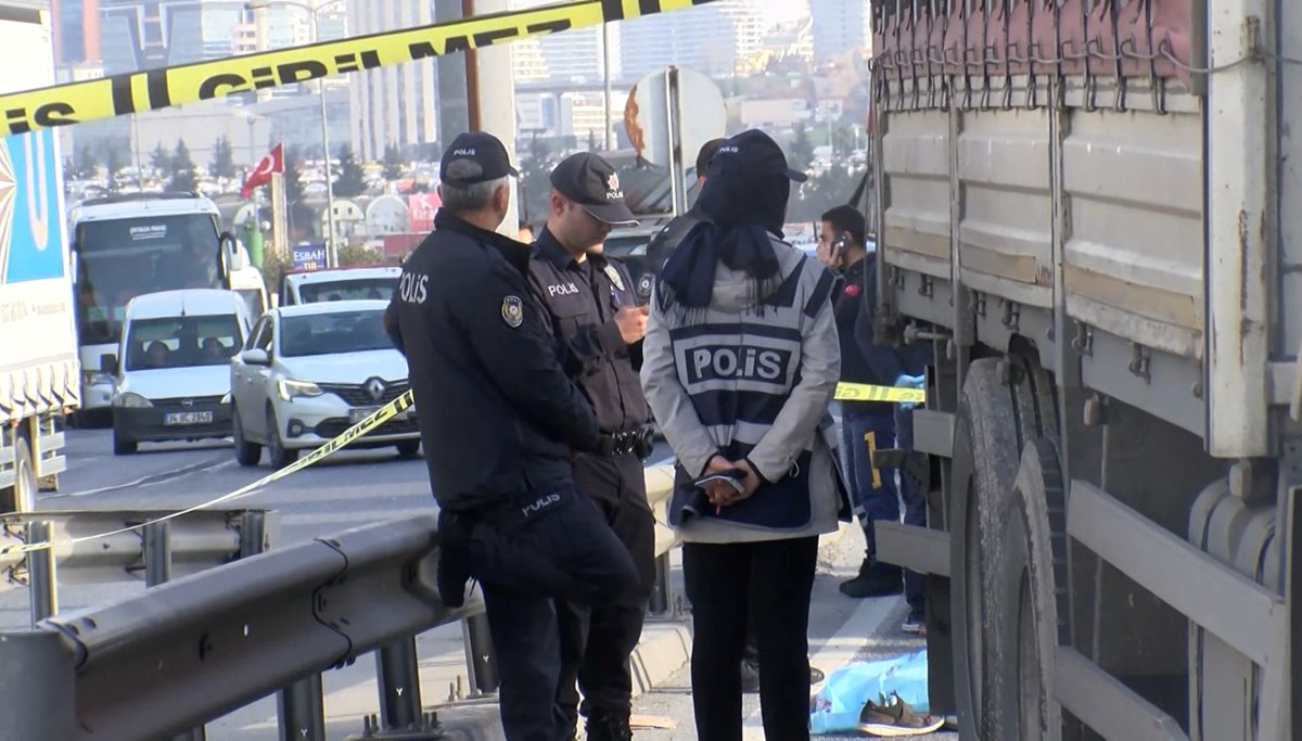 İstanbul’daki kazada acı tesadüf: Yardım için koştu, ölen kişinin ağabeyi olduğunu gördü İstanbul’daki kazada acı tesadüf: Yardım için koştu, ölen kişinin ağabeyi olduğunu gördü