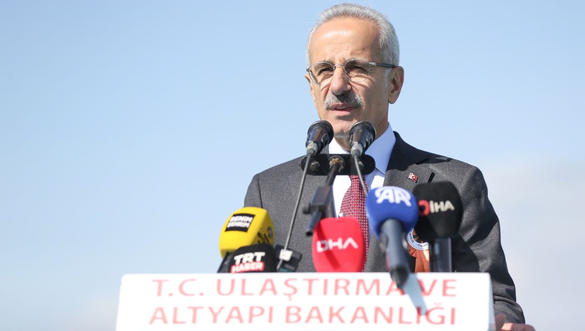 Ulaştırma ve Altyapı Bakanı Abdulkadir Uraloğlu açıkladı: İstanbul’da iki yeni raylı sistem hizmete giriyor Ulaştırma ve Altyapı Bakanı Abdulkadir Uraloğlu açıkladı: İstanbul’da iki yeni raylı sistem hizmete giriyor