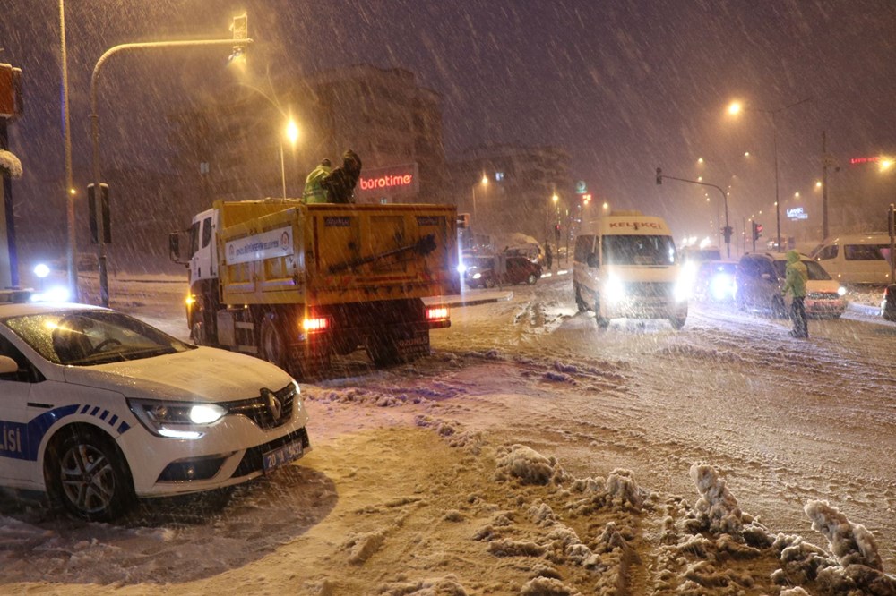 Türkiye buz kesti: Fırtına ve karla mücadelede son durum - 24