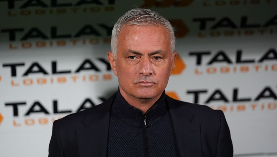 Mourinho: Şampiyonluk şansımız sürüyor ancak yüzde veremem