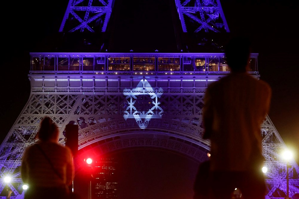 Fransa'dan İsrail'e destek: Eyfel Kulesi, İsrail bayrağının renklerine büründü - 5