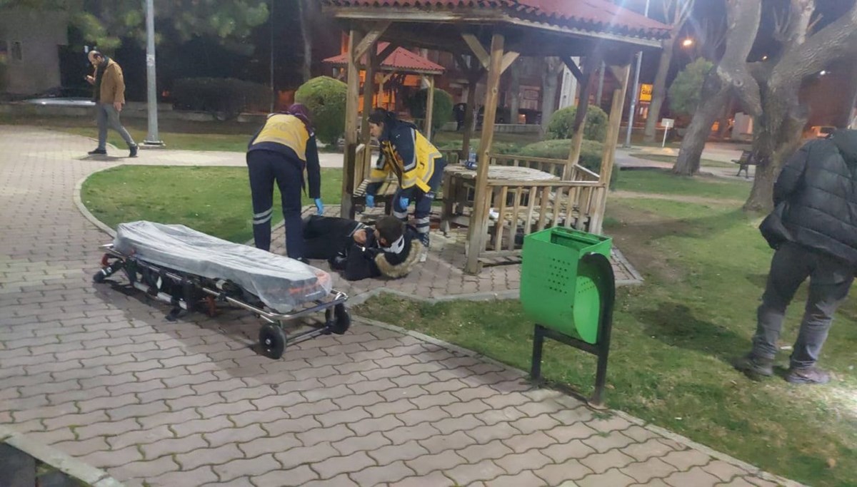 Parkta tüfekle ayaklarından vuruldu Parkta tüfekle ayaklarından vuruldu