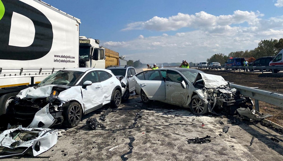 Anız yangını TEM'de kazaya neden oldu: 2 ölü, 35 yaralı