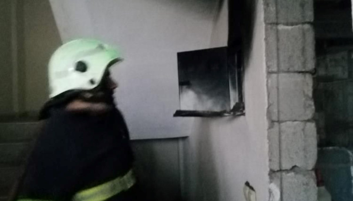 Hatay’da bir evin elektrik panosunda yangın çıktı