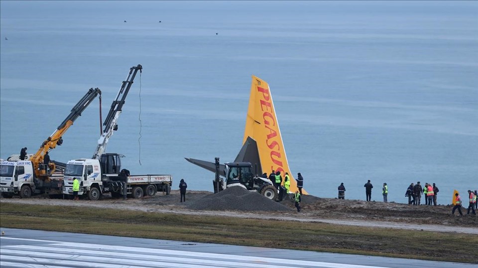 Pistten çıkan uçağın pilotu: Yanlışlıkla aktif ettim - 1