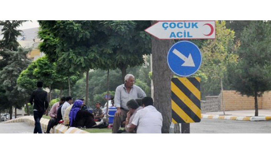 Hastalarını refüjlerde bekliyorlar