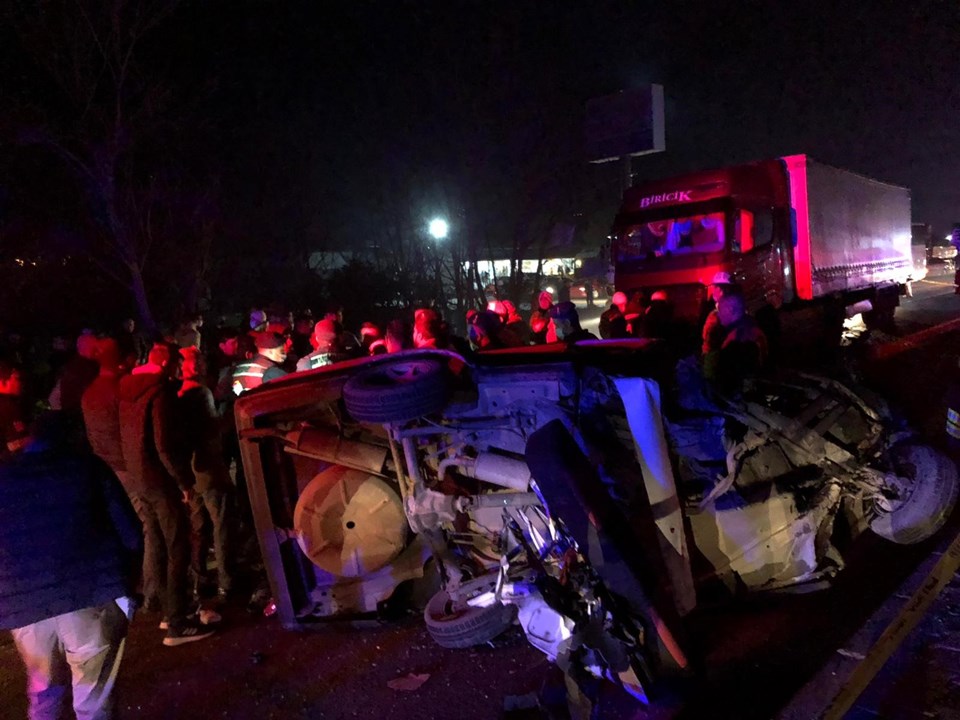 Aydın'da TIR ile otomobil çarpıştı: 2 ölü, 3 yaralı - 1