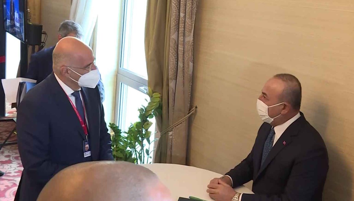 Çavuşoğlu Yunan mevkidaşı ile bir araya geldi
