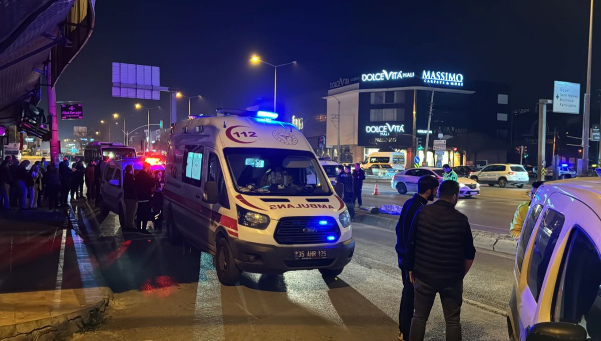 İzmir'de kaza: Kırmızı ışık ihlali can aldı İzmir'de kaza: Kırmızı ışık ihlali can aldı