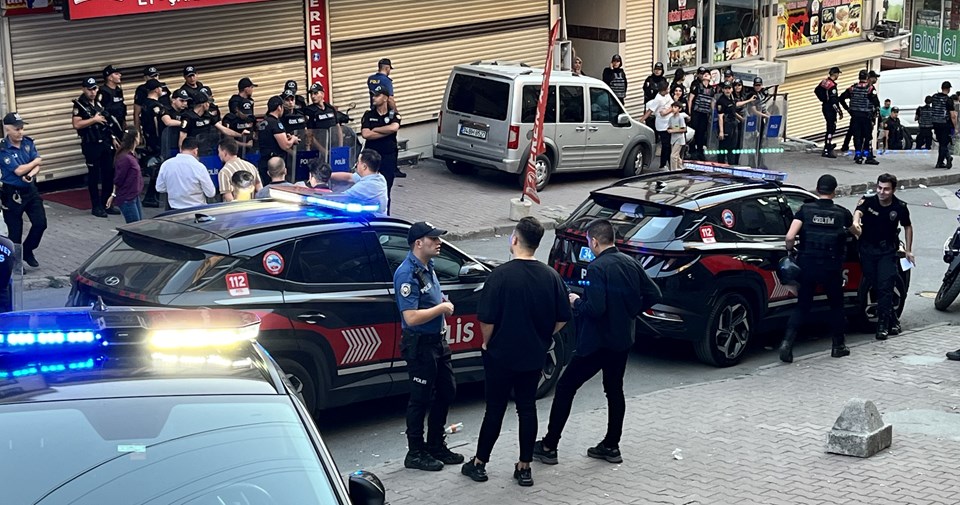 Esenyurt'ta taciz iddiası sonrası ortalık karıştı: Polis sokakta önlem aldı - 1