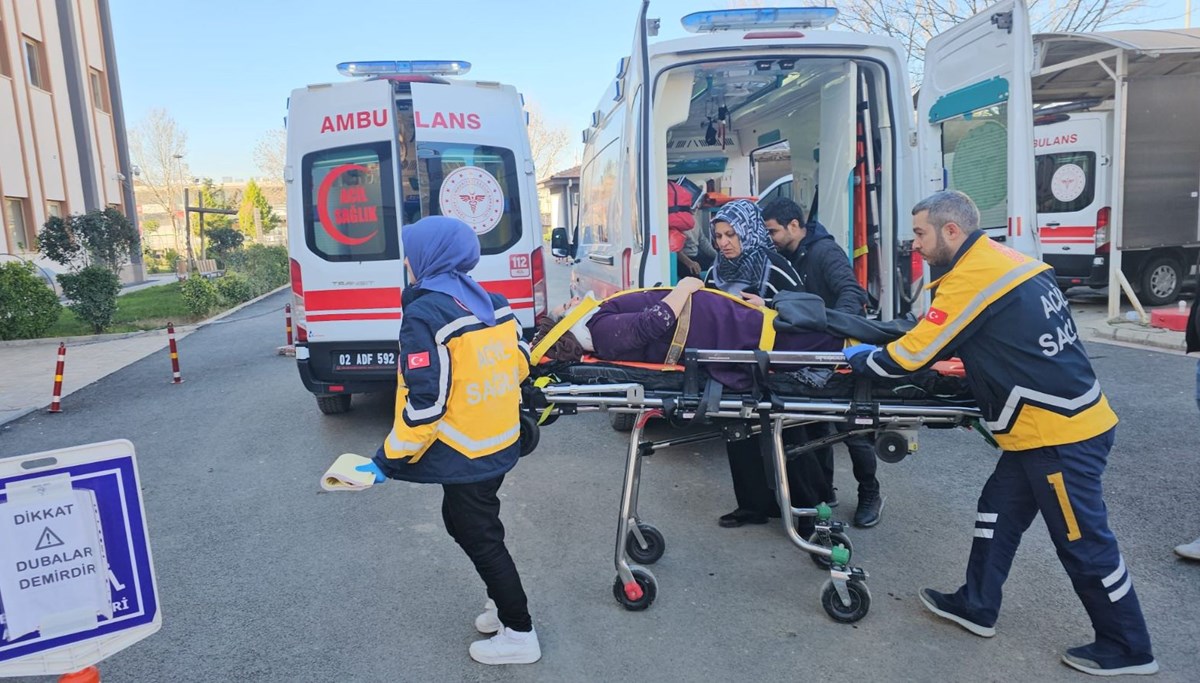 Adıyaman'da otomobil şarampole devrildi: 3 yaralı Adıyaman'da otomobil şarampole devrildi: 3 yaralı