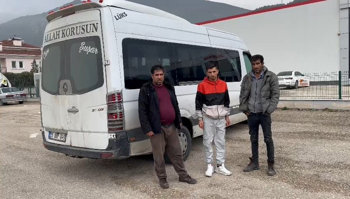 Minibüste kaçak göçmenler: Sürücü ve 2 arkadaşı tutuklandı Minibüste kaçak göçmenler: Sürücü ve 2 arkadaşı tutuklandı