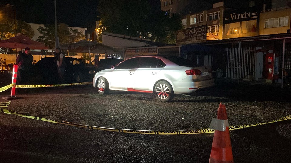 Otoparkta feci ölüm: Yere düştü, üzerinden otomobil geçti - 1