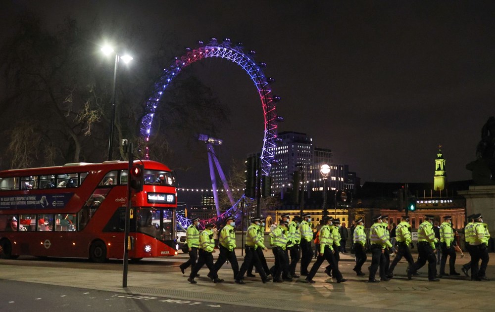 İngiltere'de polise öfke dinmiyor - 11