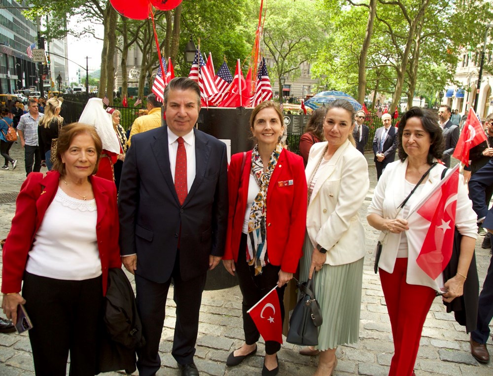 New York'ta Türk günü yürüyüşü