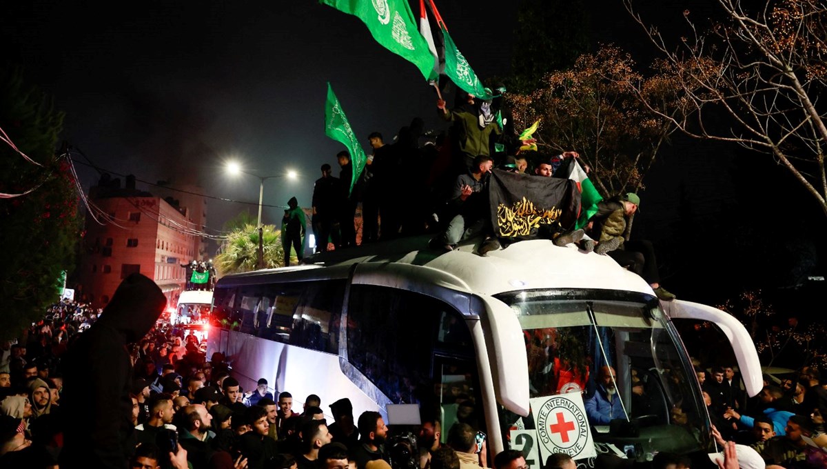 İsrail'in serbest bıraktığı Filistinli mahkumlara coşkulu karşılama