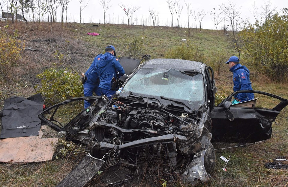 Silivri'de otomobil şarampole yuvarlandı: 2 ölü, 3 yaralı - 1