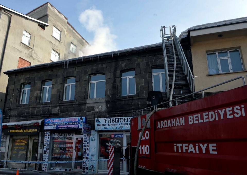 Ardahan'da tarihi binada yangın - 2