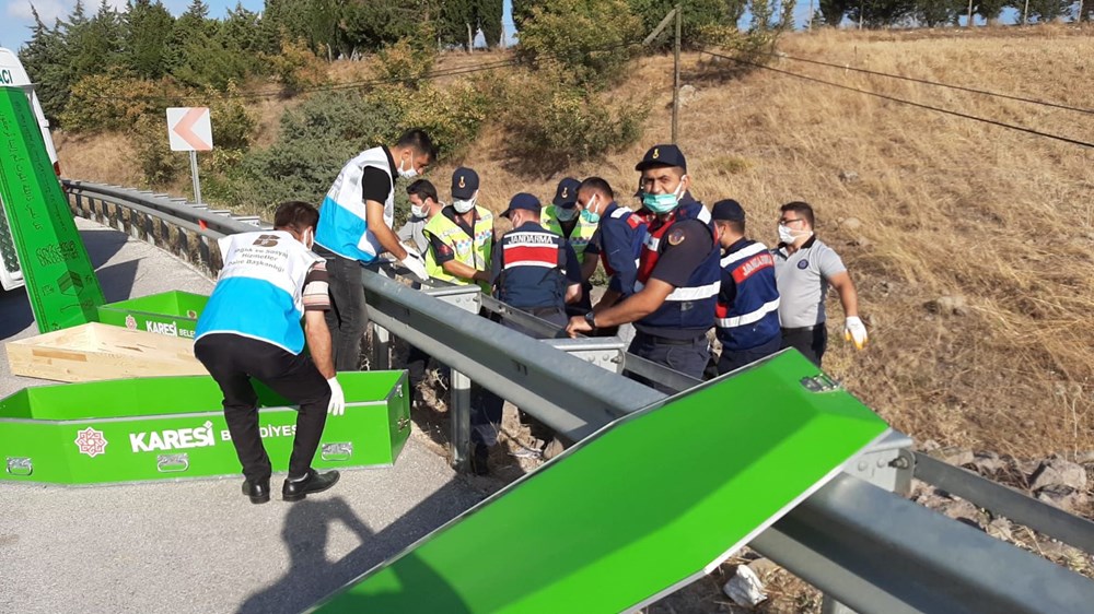 Balıkesir'de yolcu otobüsü devrildi: 15 kişi hayatını kaybetti - 13