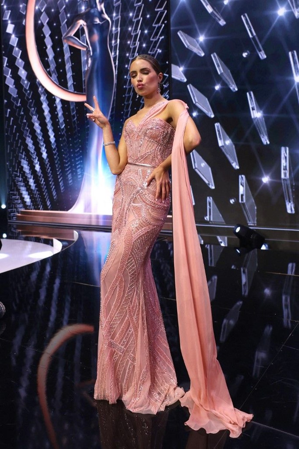 2021 Kainat Güzeli seçildi (2021 Miss Universe) - 28