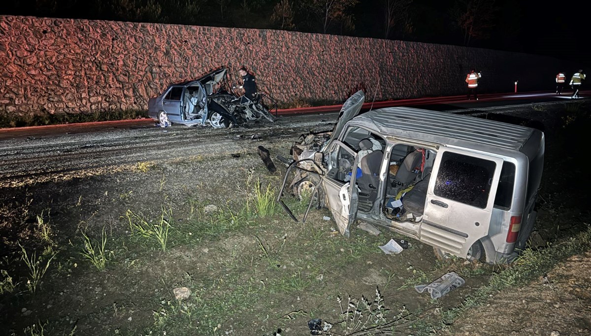 Kastamonu'da otomobil ile hafif ticari araç çarpıştı: 5 kişi yaralandı