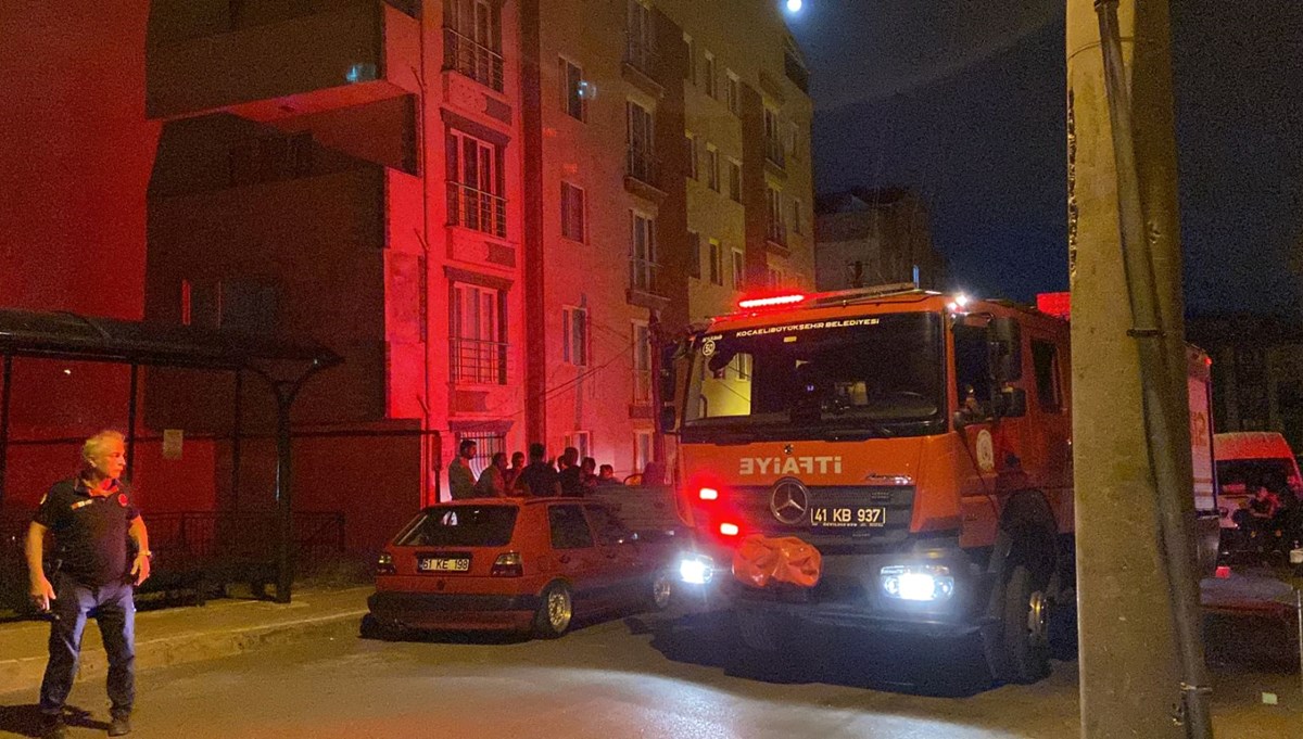 Gebze'de balkonda nargile yangını Gebze'de balkonda nargile yangını