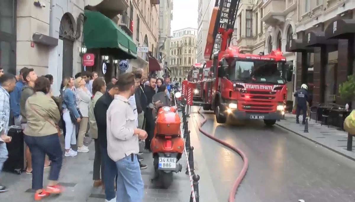 Beyoğlu'nda otelde yangın
