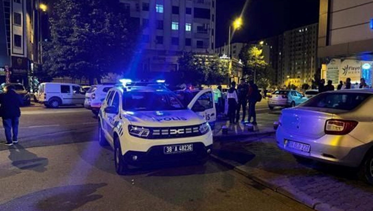Kayseri'de bıçaklı kavga: 2 yaralı Kayseri'de bıçaklı kavga: 2 yaralı