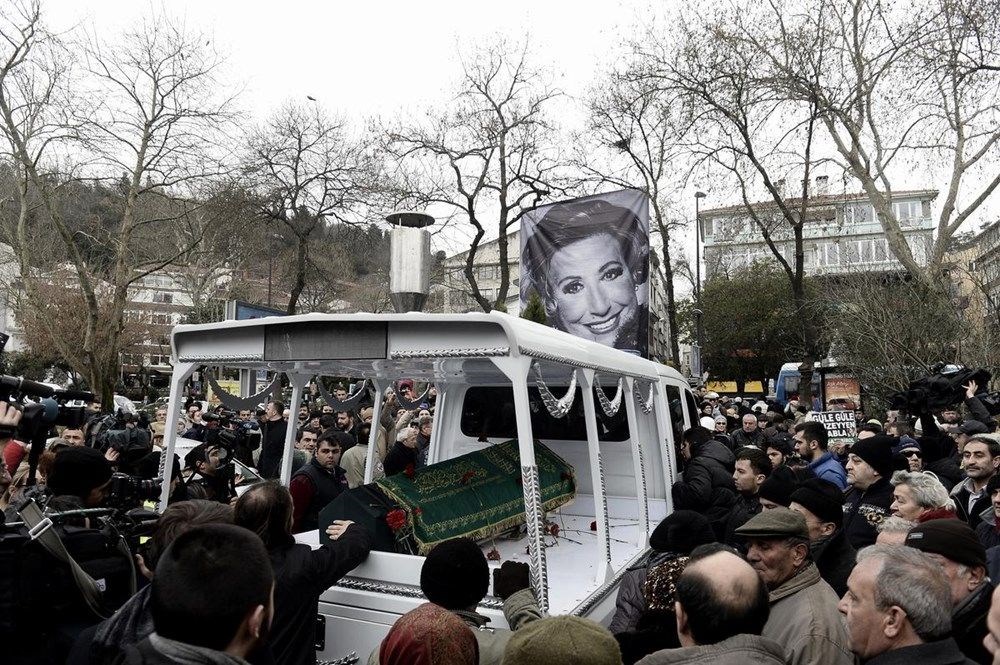 Şarkılara yeniden hayat veren sanatçı: Müzeyyen Senar - 9