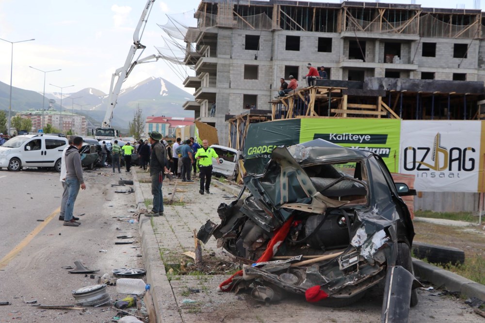 Beton mikseri dehşeti: Araçları önüne kattı, caddeyi savaş alanına çevirdi - 2