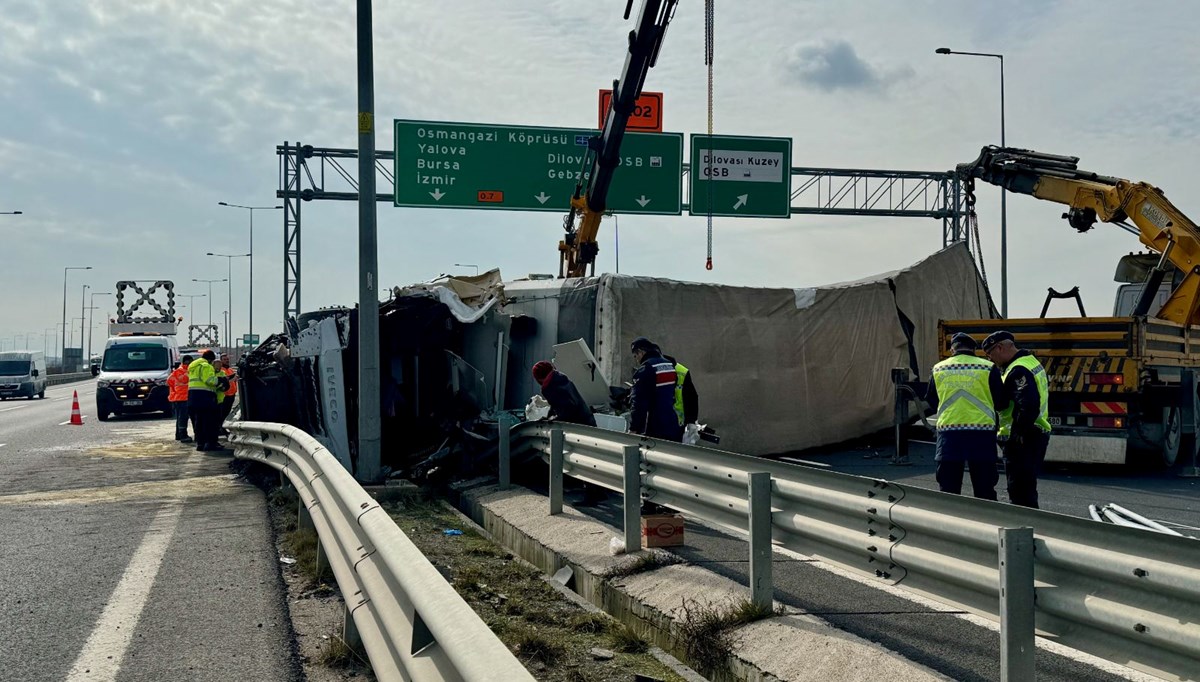 Kuzey Marmara Otoyolu bağlantı yolunda trafiği durduran kaza