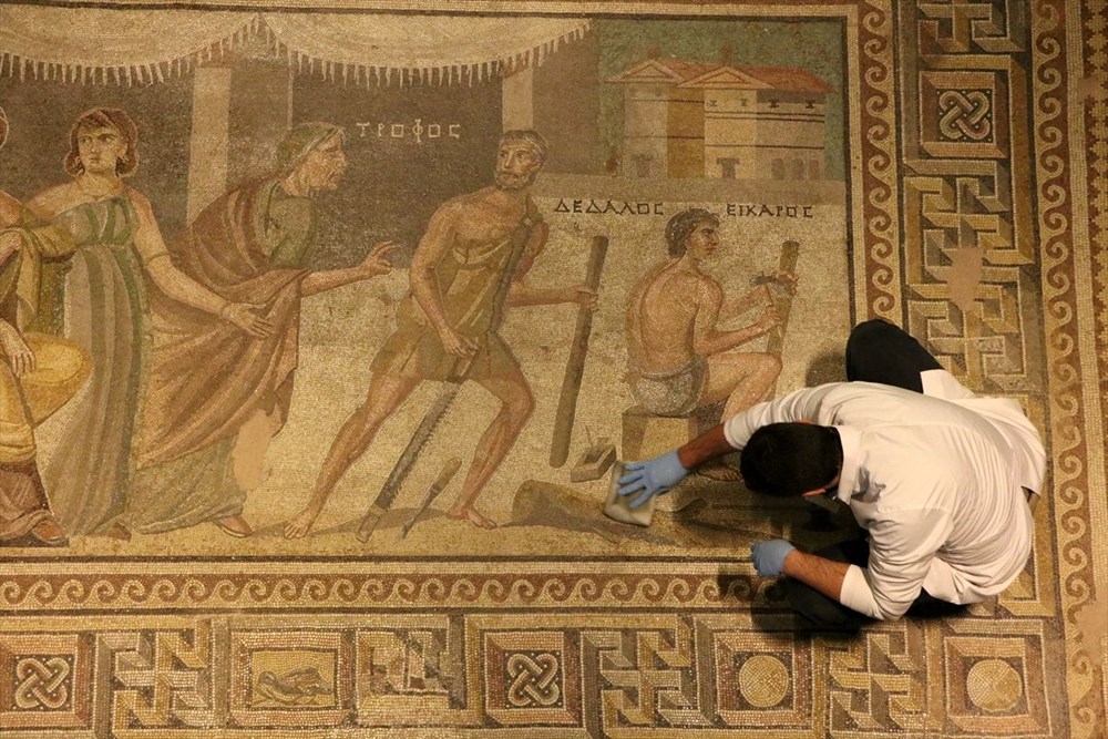 Zeugma Mozaik Müzesi'ndeki eserler, cerrah hassasiyetiyle temizlenerek geleceğe aktarılıyor - 11