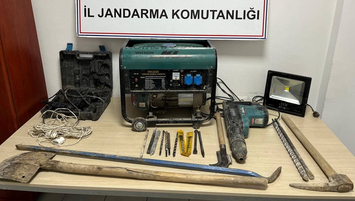 4 kişi kaçak kazı yaparken yakalandı