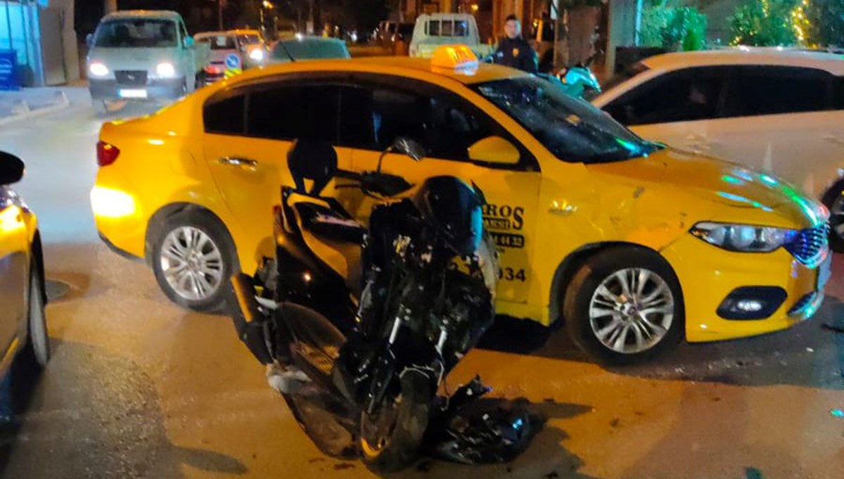 Edirne'de taksiyle motosiklet çarpıştı: 4 yaralı Edirne'de taksiyle motosiklet çarpıştı: 4 yaralı