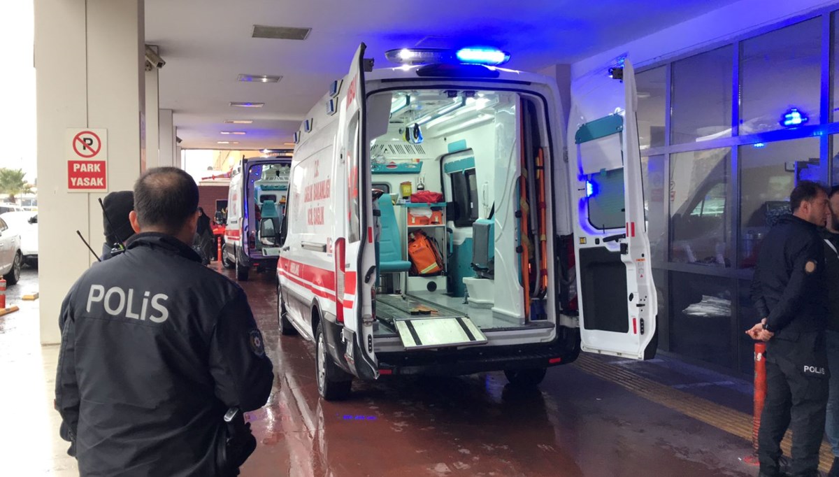 Şanlıurfa'da husumetli aileler arasında silahlı kavga: 1 ölü Şanlıurfa'da husumetli aileler arasında silahlı kavga: 1 ölü