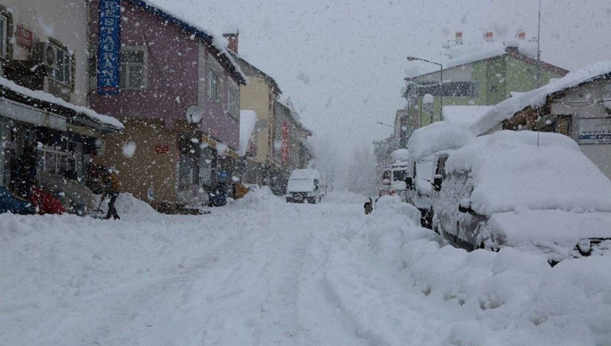 Tunceli'nin Pülümür ilçesinde kar kalınlığı 15 santimetreye ulaştı