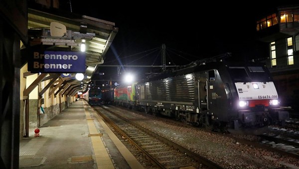 Avusturya, corona virüsü nedeniyle İtalya'dan tren seferlerini durdurdu