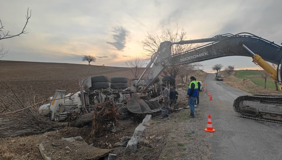 Adıyaman'da beton mikseri devrildi