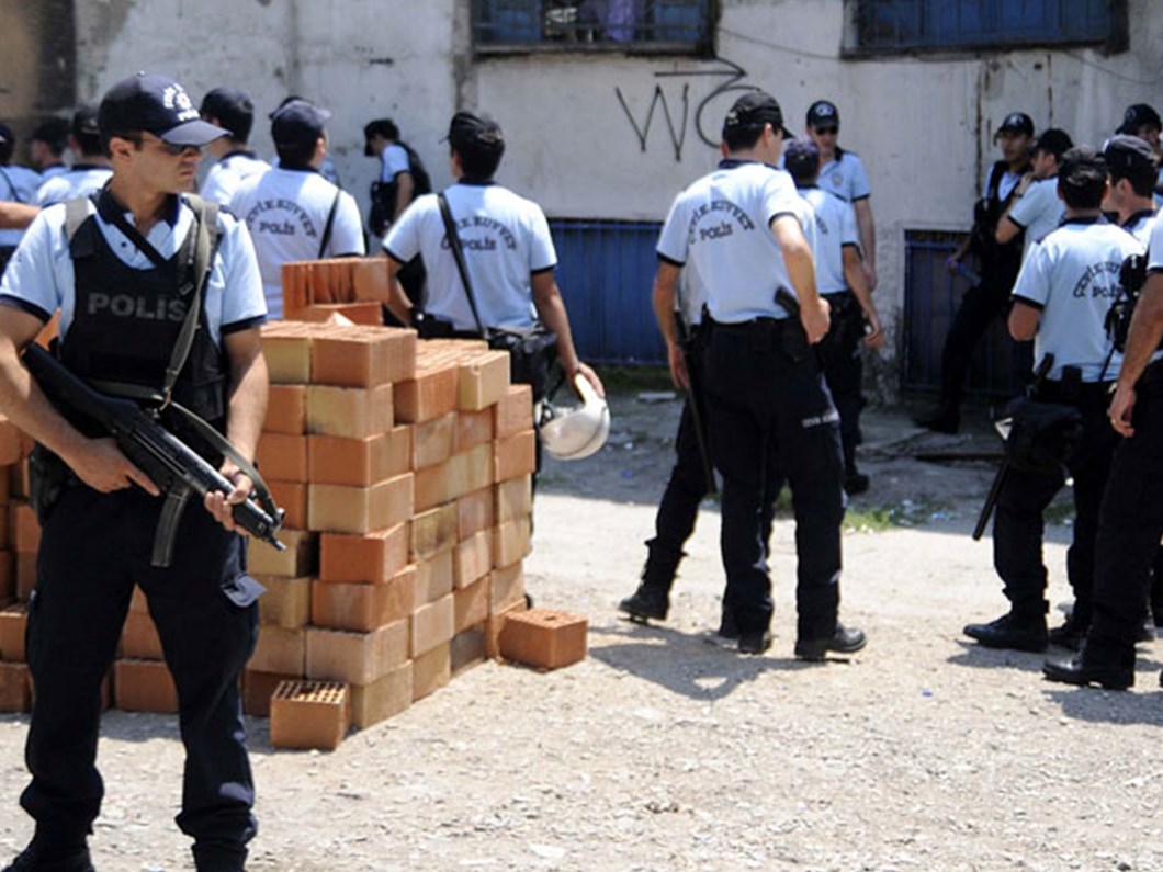 Genelev Yikimina Turk Bayrakli Direnis Ntv