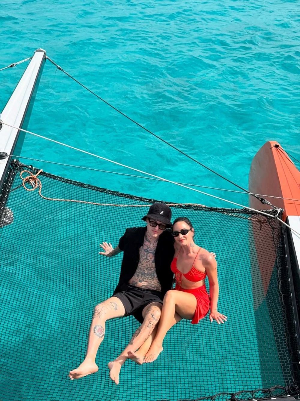 Ünlü şarkıcı Demi Lovato'dan balayı pozları - 5