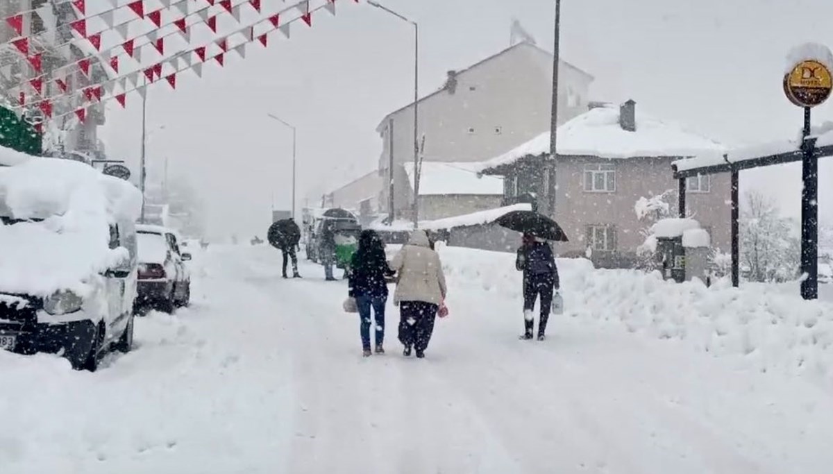 Tunceli’de kar kalınlığı 35 santimetreye ulaştı: 96 köy yolu kapalı