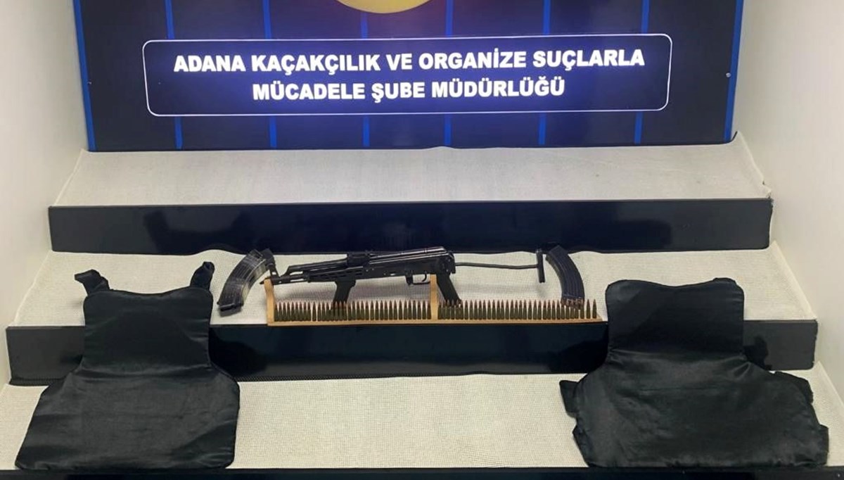 Adana'da bir evde kalaşnikof tüfek ve 2 çelik yelek ele geçirildi