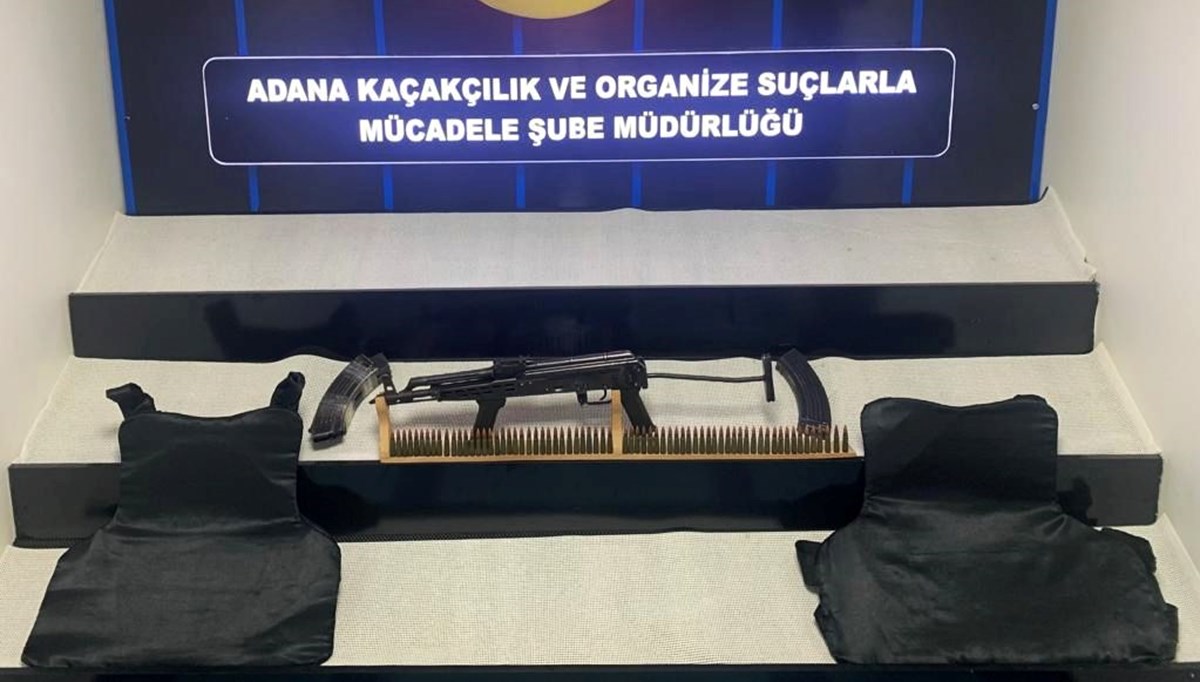 Adana'da bir evde kalaşnikof tüfek ve 2 çelik yelek ele geçirildi Adana'da bir evde kalaşnikof tüfek ve 2 çelik yelek ele geçirildi