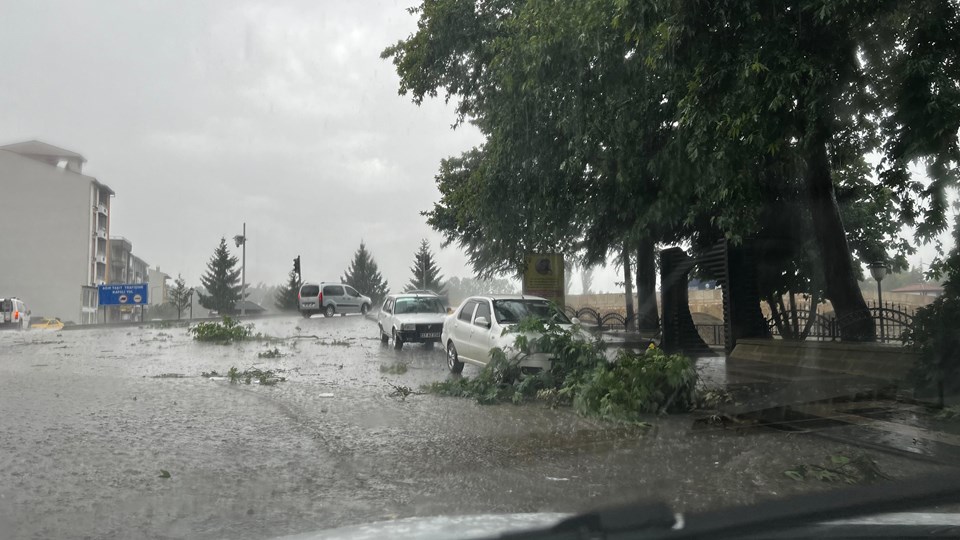 Kastamonu'da kuvvetli sağanak hayatı olumsuz etkiledi - 1