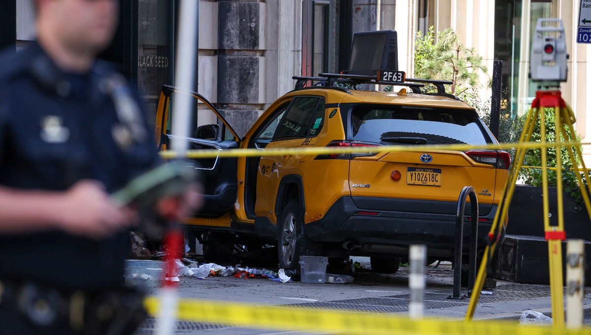 New York'ta kaldırıma çıkan taksi 6 kişiyi yaraladı