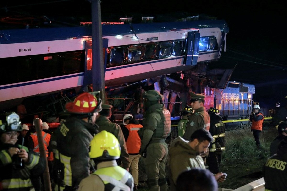 Şili’de iki tren kafa kafaya çarpıştı: 2 ölü, 9 yaralı